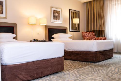 En eller flere senge i et værelse på Royal Majestic Hotel