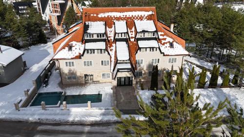 Tòa nhà nơi khách sạn tọa lạc