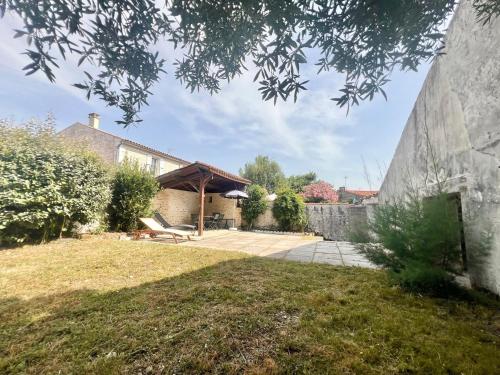 Zahrada ubytování REFUGE CHAMPETRE - Moderne & Confort - Jardin Terrasse Barbecue - Parking et Wifi Gratuit - ESPACE ET DETENTE - Parfaitement équipé - Idéal FAMILLE