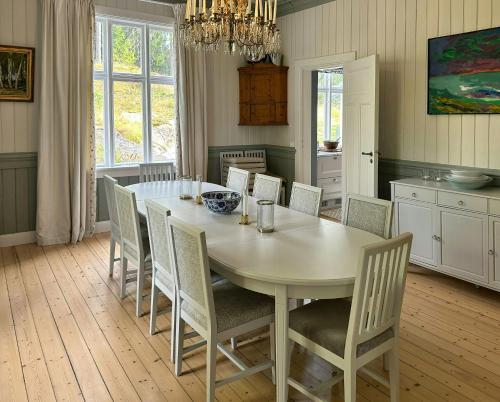 Billede fra billedgalleriet på Charming Swiss-Style Cabin On Hankø i Gressvik