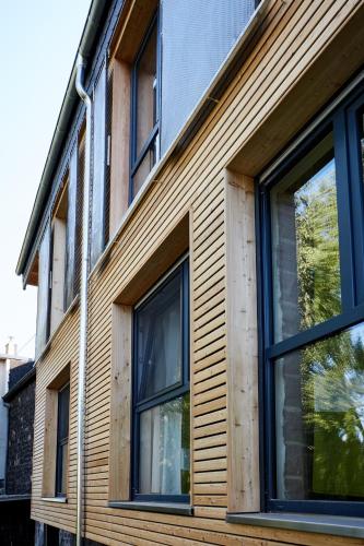a building with wooden siding and windows on it at Basalt-Loft in Kottenheim