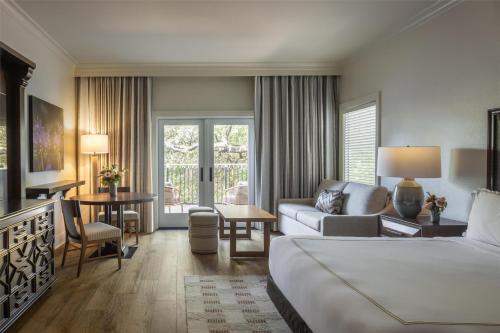 a hotel room with a bed and a living room at Signia by Hilton La Cantera Resort & Spa in San Antonio