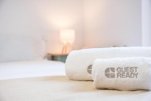 a couple of towels sitting on top of a bed at GuestReady - Cosy Gaia Retreat in Vila Nova de Gaia