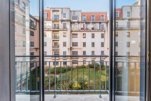 an open window with a view of a building at GuestReady - Cosy Gaia Retreat in Vila Nova de Gaia