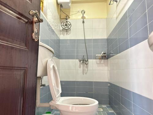 Ένα μπάνιο στο Val and Vel Luxury Home Kyebando