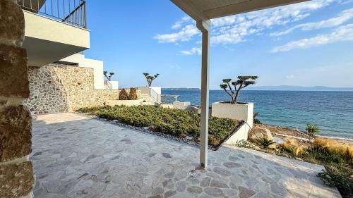 uitzicht op de oceaan vanuit een huis bij Eosea Selene in Ierissos