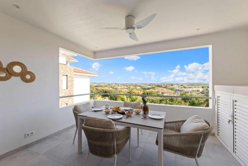 En balkon eller terrasse på Tidal Tranquility - Aquamarine 3