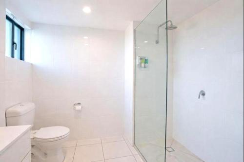 Koupelna v ubytování Paradise on Palmer Townsville City Studio in Townsville