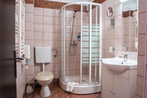 Ένα μπάνιο στο Hotel Alexis