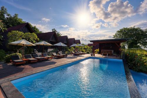 Bazén v ubytování Bataran Garden Cottage nebo v jeho okolí