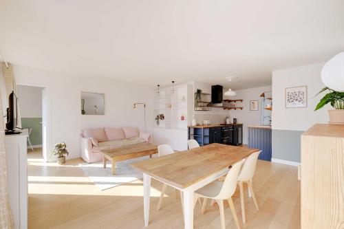 Spacious parisian apartment - 2BR 4P – République