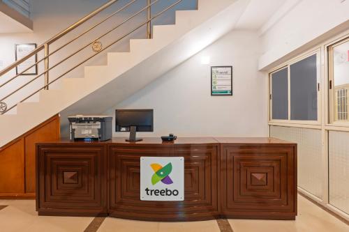 Lobbyen eller receptionen på Treebo Golden Paradise