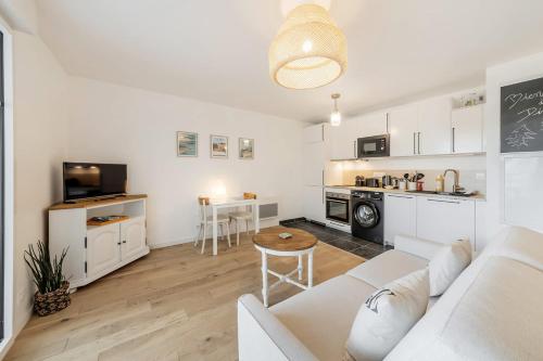 Rozven 1 Bedroom Apartment Balcony