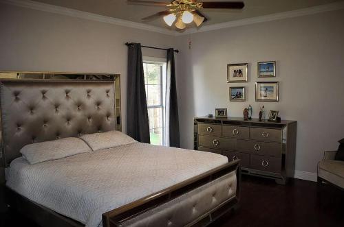 En eller flere senge i et værelse på West Point Retreat