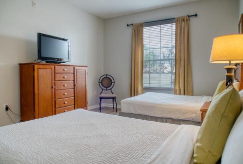 Luxury Lake View Condo-Vista Cay photo 18
