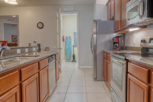 Luxury Lake View Condo-Vista Cay photo 13