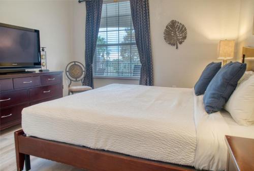 Luxury Lake View Condo-Vista Cay photo 21