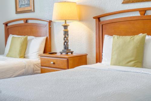 Luxury Lake View Condo-Vista Cay photo 17
