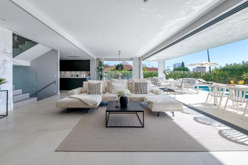 797 HOLIDAY RENTALS - Lujosa y moderna villa en Puerto marina