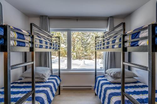 Giường trong phòng chung tại Chalet Bella Vista with Private SPA and Skiing