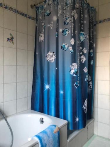 Phòng tắm tại Exclusive Ferienwohnung nähe Bad Nenndorf Schaumburg