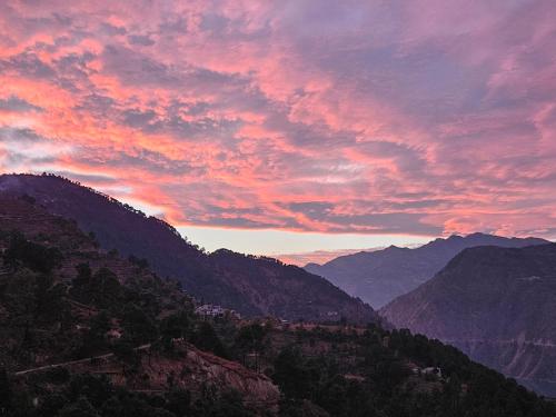 Naturlandskabet i nærheden af luksusteltet