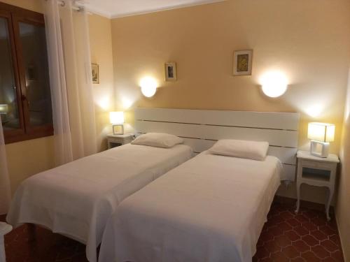 En eller flere senge i et værelse på Le gite ambert