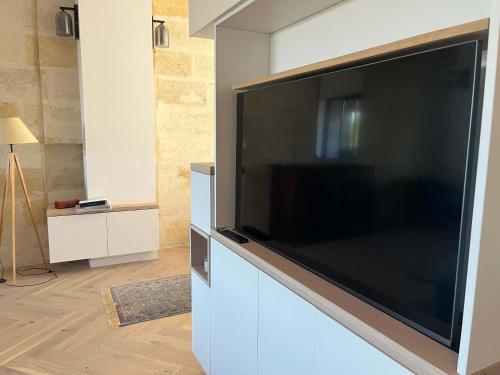 Bordeaux Apartment with Balcony Steps to Wine & City Center