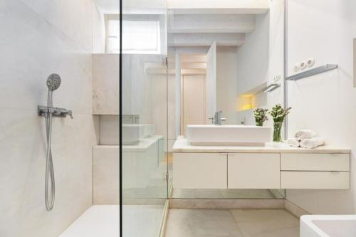 Apartment • Downtown Lisbon • 3 Bedrooms • Balcony