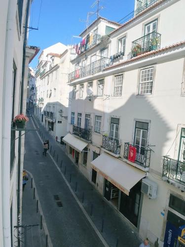 Apartment • Downtown Lisbon • 3 Bedrooms • Balcony