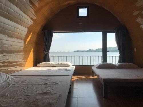 Postel nebo postele na pokoji v ubytování DongQuan Lakeside