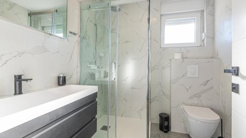 Et badeværelse på Holiday home Iva by Villas Guide