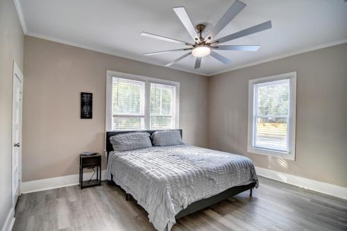 Postel nebo postele na pokoji v ubytování Great spot for large families or work crews