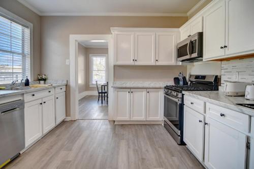 Kuchyň nebo kuchyňský kout v ubytování Great spot for large families or work crews