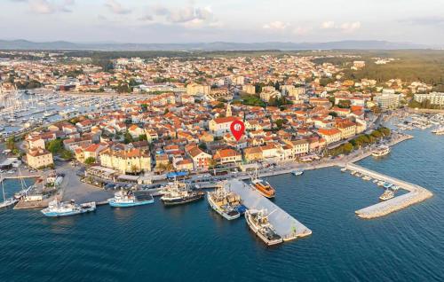 Cozy Apartment In Biograd With Wifi