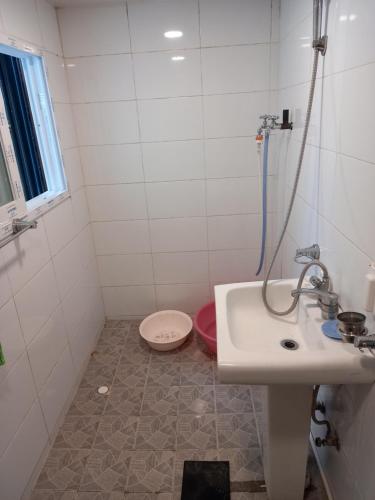 Et badeværelse på Ibb buchen 4f first room short term rental