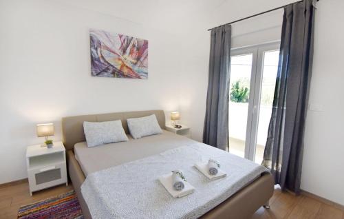 a bedroom with a bed with two towels on it at Modern holiday home with shared pool in Čepljani