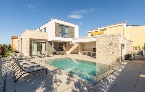 Beautiful Home In Umag
