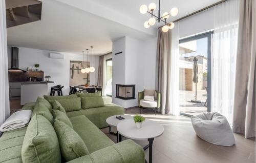 Beautiful Home In Umag