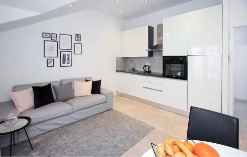 2 Bedroom Stunning Apartment In Supetar