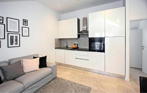 2 Bedroom Stunning Apartment In Supetar