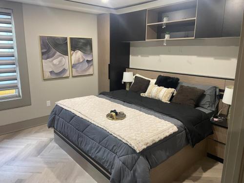a bedroom with a large bed in a room at Modern 7 Bedroom Masterpiece on Portage Sleeps 16 in Niagara Falls