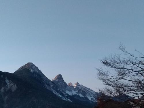 En generel udsigt til bjerge eller udsigt til bjerge taget fra lejligheden