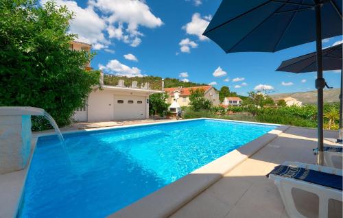 6 Bedroom Gorgeous Home In Mastrinka