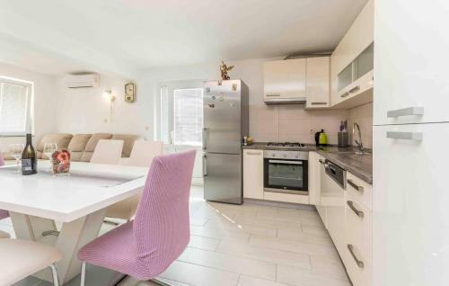 Lovely Apartment In Biograd Na Moru