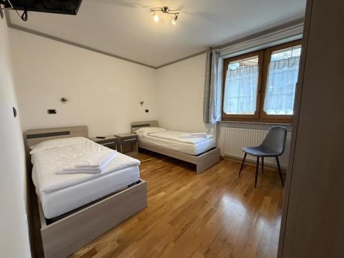 Un pat sau paturi într-o cameră la Appartamento Star Begn - Piano Terra