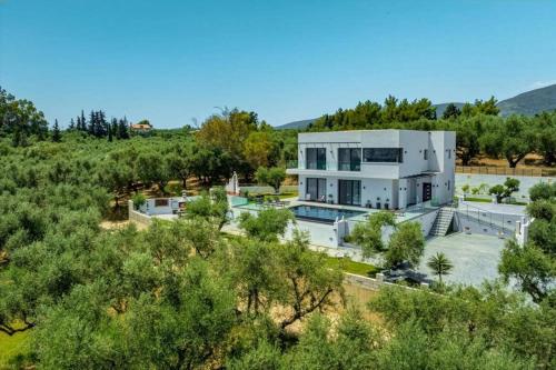 Villa Trevilat by Villa Plus