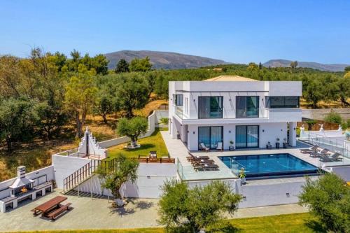 Villa Trevilat by Villa Plus