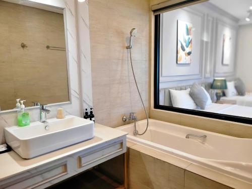 Et badeværelse på FLC Sea Tower Quy Nhơn- The Beach