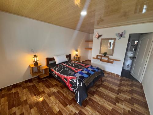 Postel nebo postele na pokoji v ubytování Hotel y Club Pueblito Quindiano Montenegro